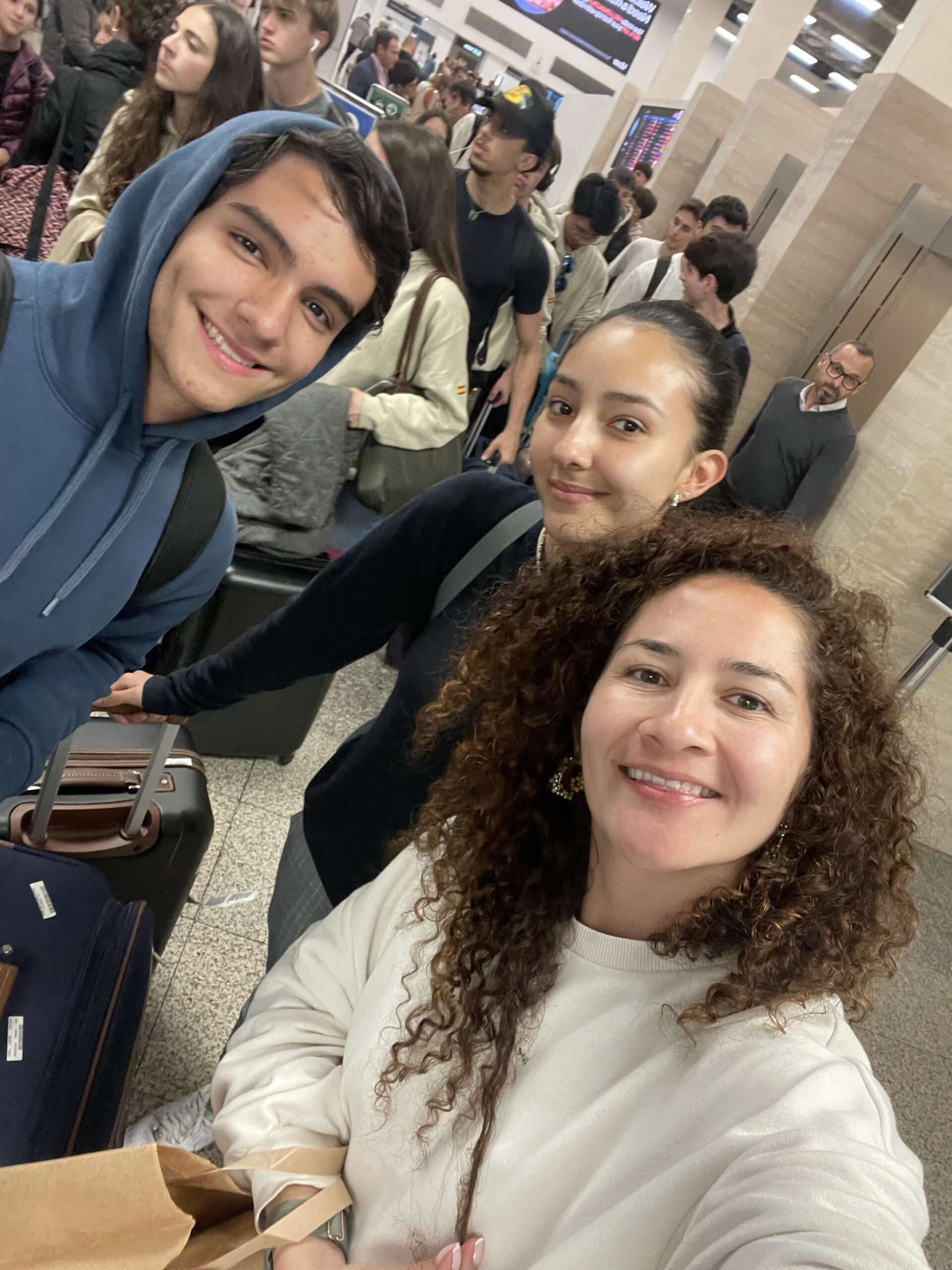 Valen y Camilo hermanos de col