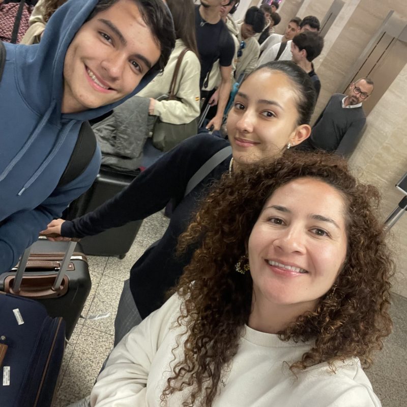 Valen y Camilo hermanos de col